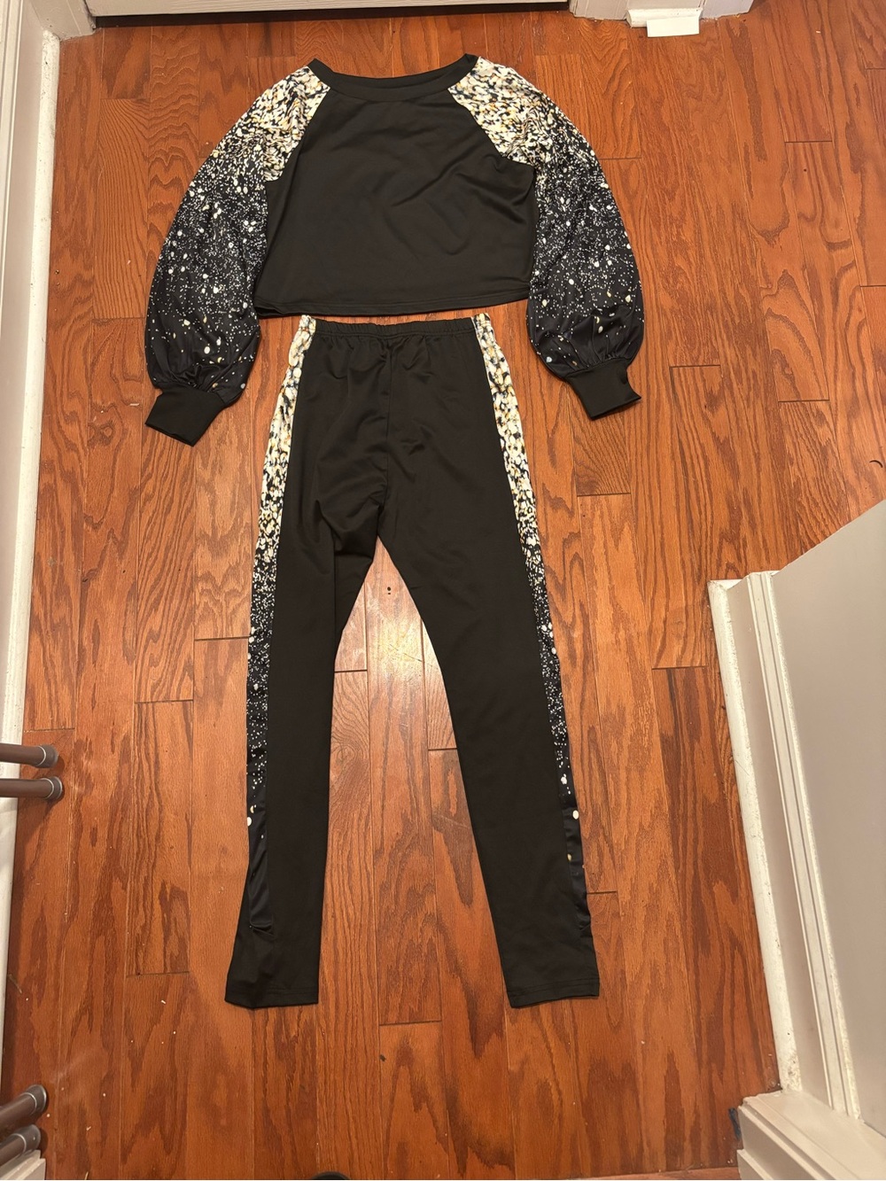 Pants with Speckled Side Panels & Slight Balloon Sleeves  Crop Top